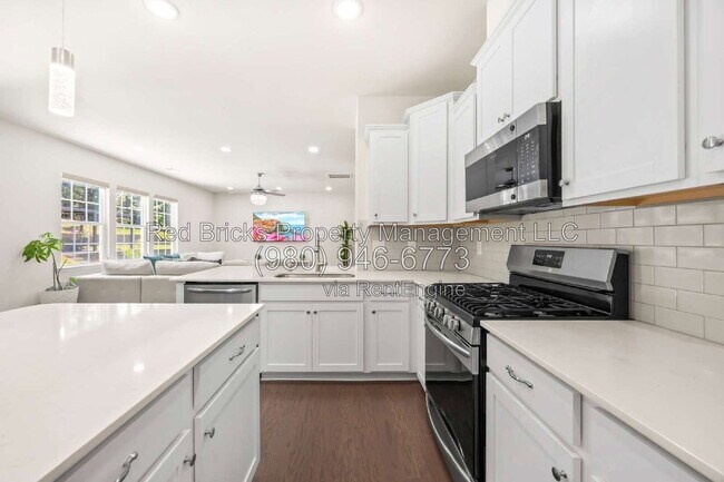 Building Photo - 923 Wood Apple Ln