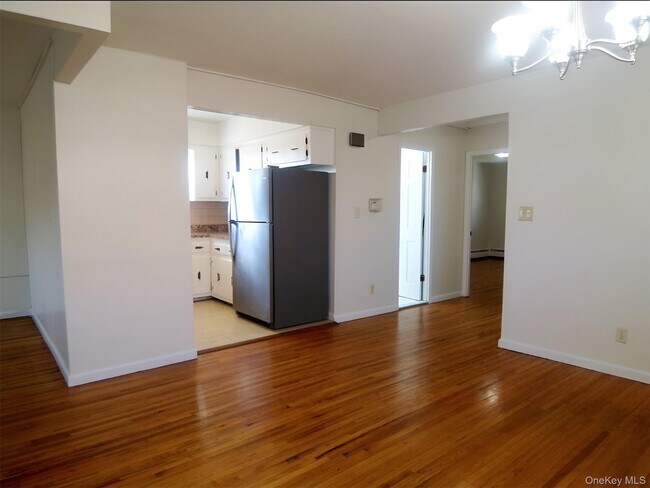 Building Photo - 1465 Burke Ave