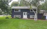 Building Photo - Stunning 3 Bedroom 2 Bathroom Home in St. Paul Park!