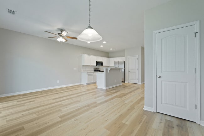 Building Photo - 10 Brown Thrasher Ct