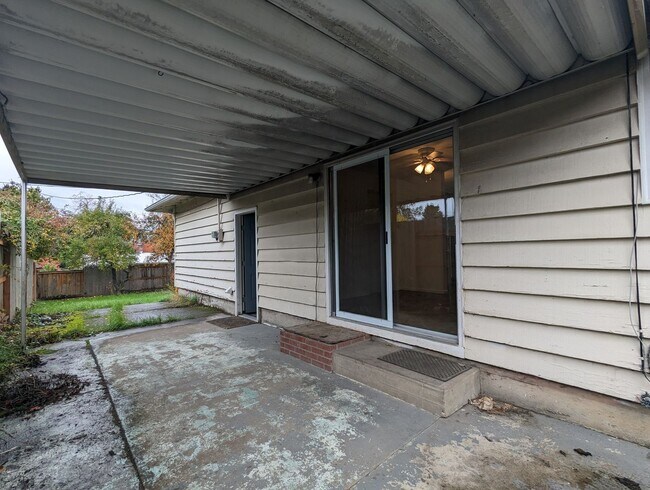 Building Photo - Ranch Style 3-Bedroom, 1-Bath Home In East Eugene!
