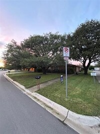 Building Photo - 1302 Crescent St