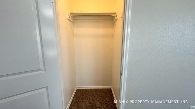 Building Photo - 755 W Knox St