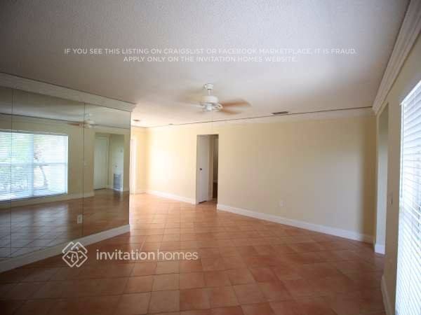 Building Photo - 11360 NW 37th Pl