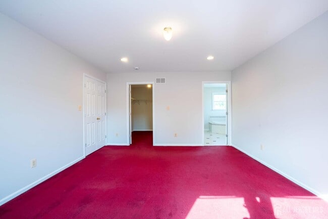 Building Photo - 27 Samantha Dr