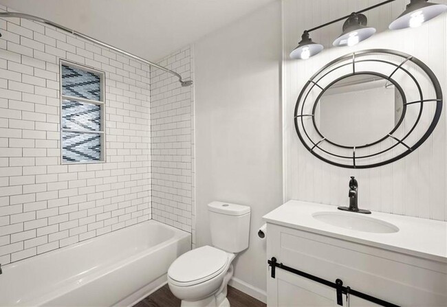 Building Photo - 5485 Mercedes Dr