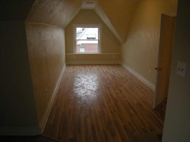 Building Photo - 244 S St Clair St