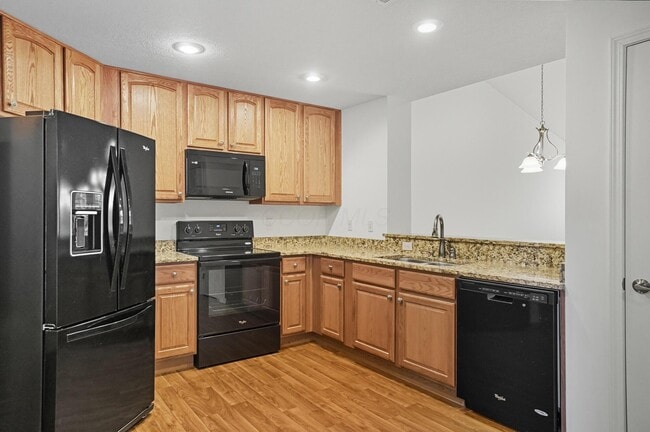 Building Photo - 5468 Nottinghamshire Ln