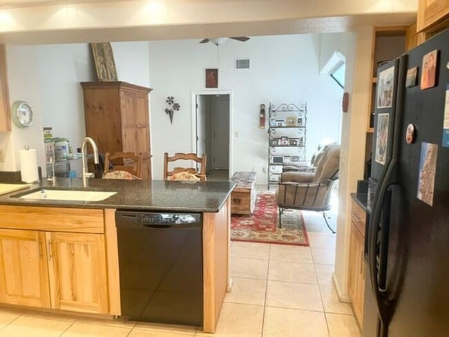 Building Photo - Beautiful home in gated community