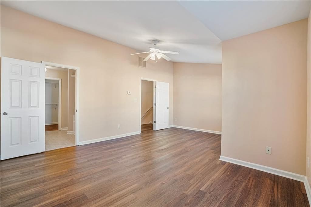 Building Photo - 1938 Dilcrest Dr