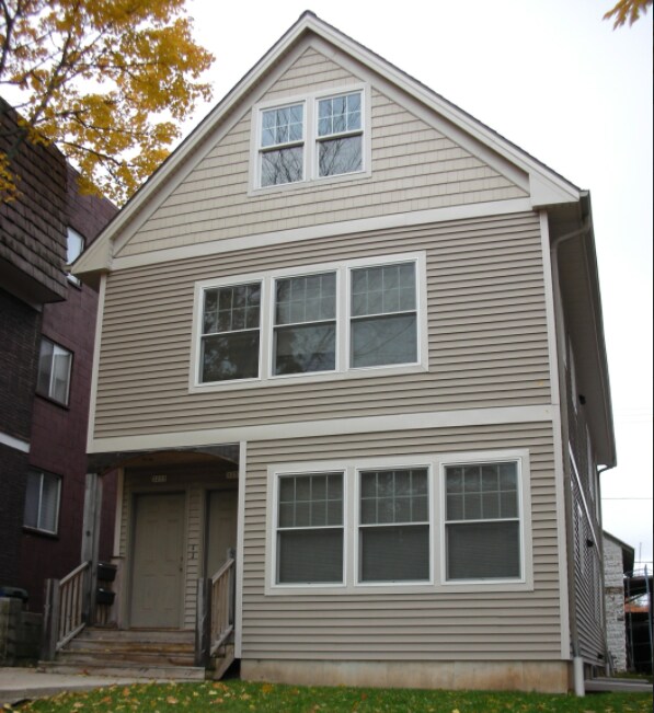 Primary Photo - 3255 N Oakland Ave