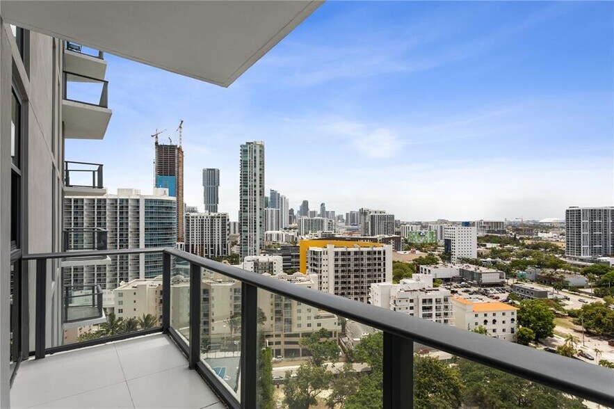 Building Photo - 501 NE 31st St