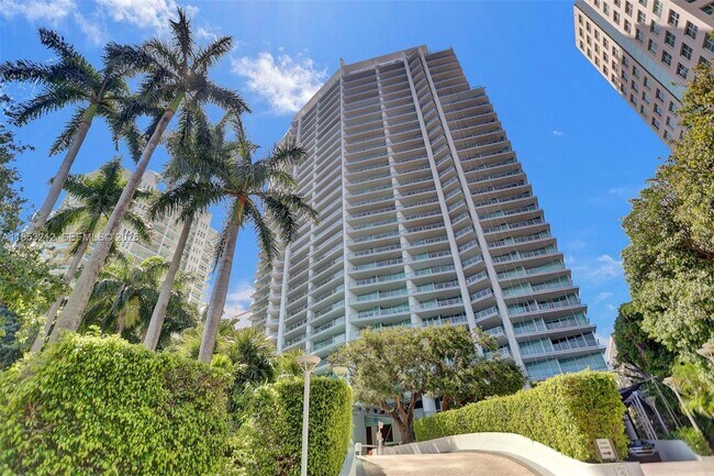Building Photo - 2627 S Bayshore Dr