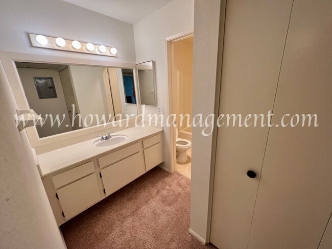 Building Photo - Lake view in LA! Resort style living in pa...