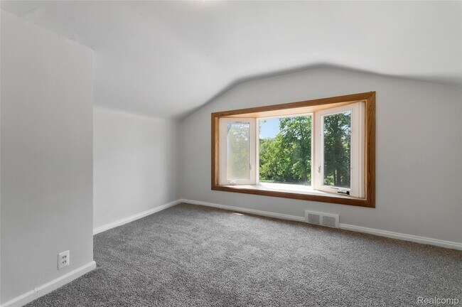 Building Photo - 15450 Lola Dr