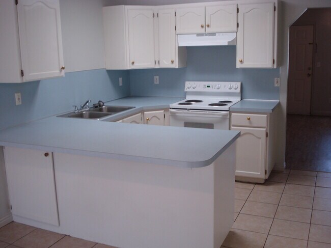 Building Photo - 60 E 200 N