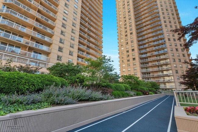 Building Photo - 545 N Dearborn St