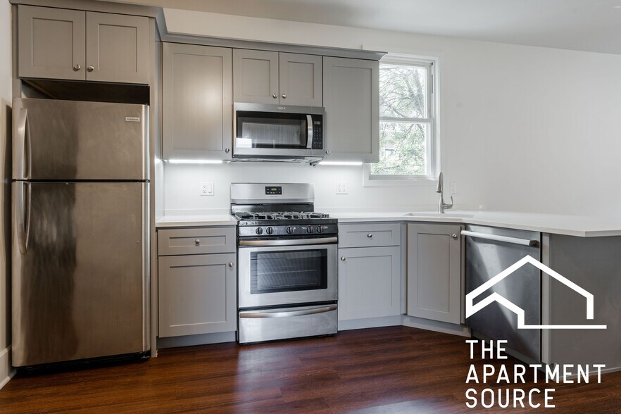 Building Photo - 3135 N Oakley Ave