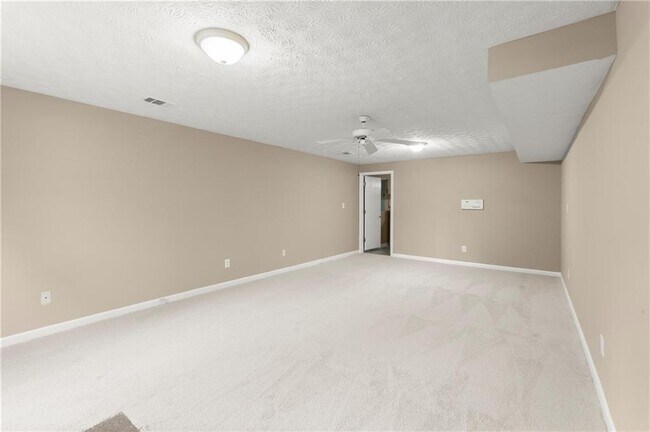 Building Photo - 16 Valleyside Dr