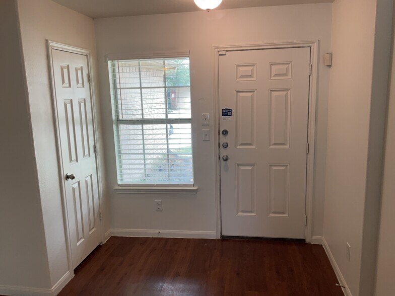 Building Photo - 21627 Michaela Way