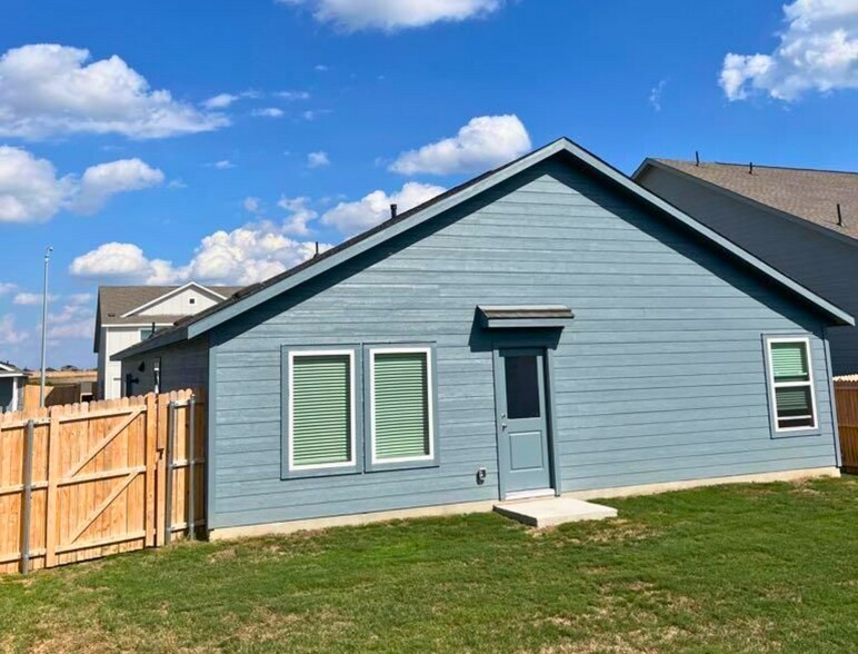Building Photo - 2712 Mistwood Dr
