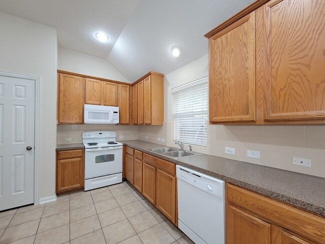 Building Photo - Stunning 3-Bedroom Dream Home in a Quiet Cul-de-Sac!