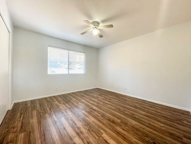 Building Photo - Remodeled Single Level Duplex!