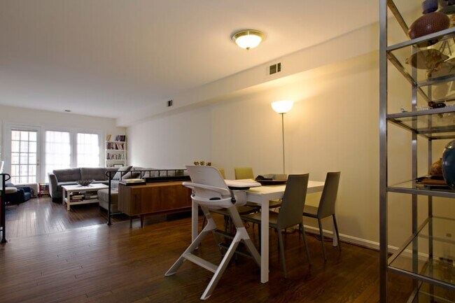 Building Photo - 1821 Biltmore St NW