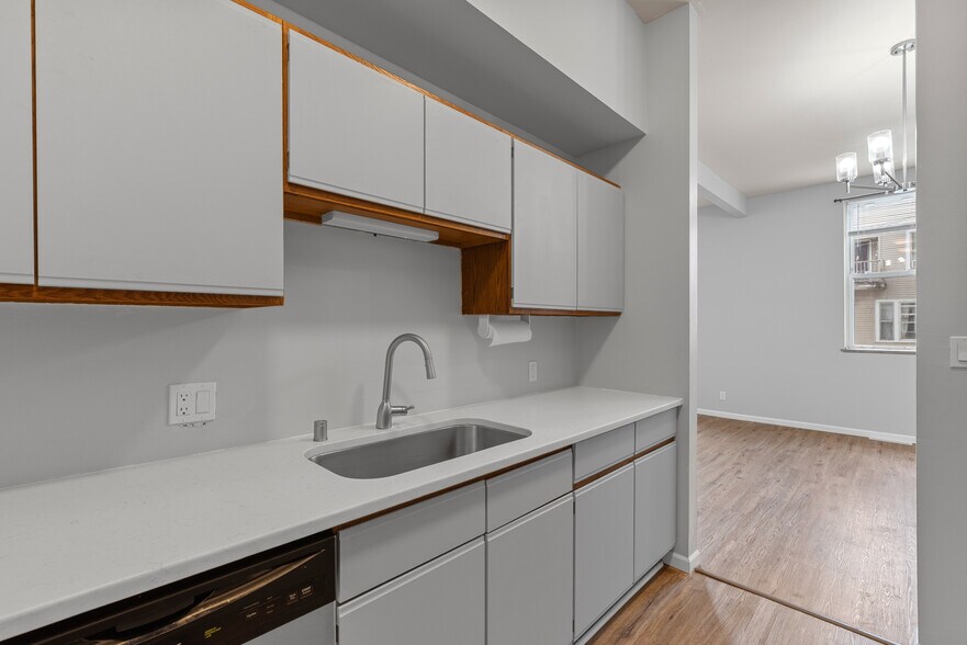Building Photo - 1740 N Arlington Pl