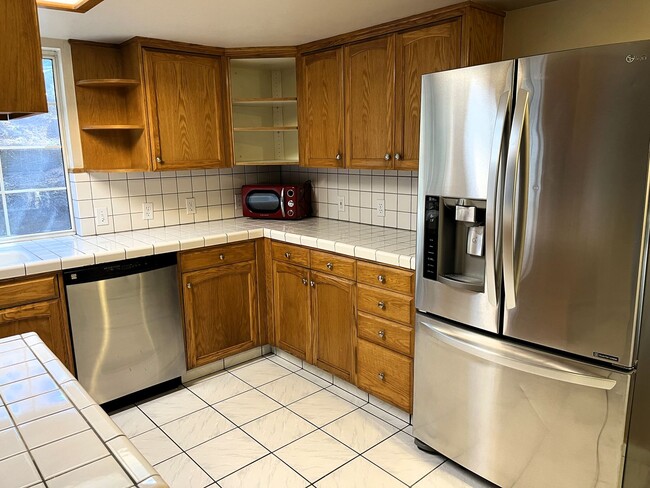 Building Photo - Custom 2-story Humboldt Hill home features 3-car garage, spacious pet-friendly yard