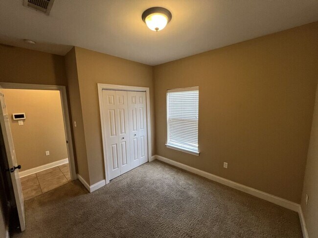 Building Photo - Charming 3-bedroom 2-bathroom in South Burbank Neighborhood!