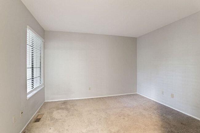 Building Photo - 562 La Corso Dr