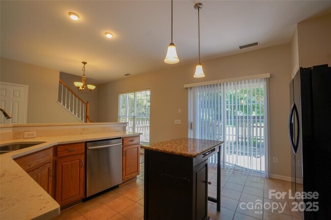 Building Photo - 2411 Normancrest Ct