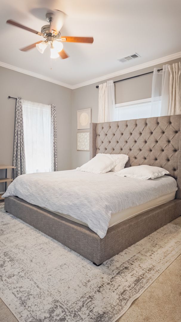 Building Photo - Spacious 4/3.5 w/ Master on Main and Fully...