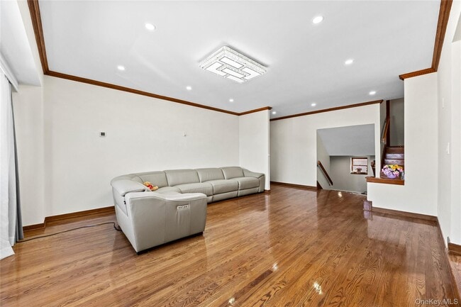 Building Photo - 45-76-76 Browvale Ln