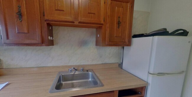 Building Photo - 349 Pleasant St