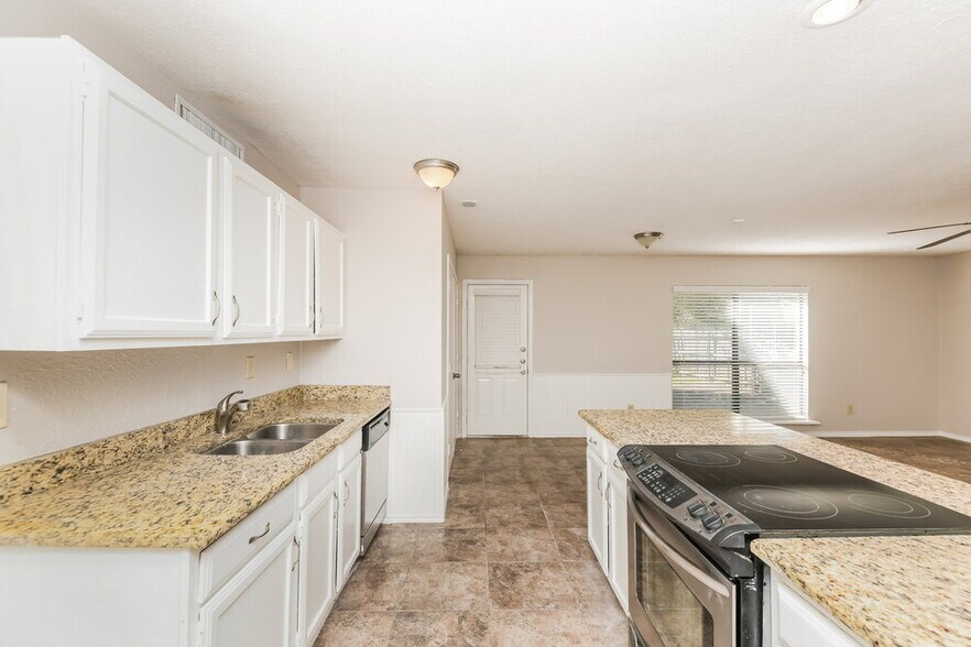 Building Photo - 6317 Sunset Rd