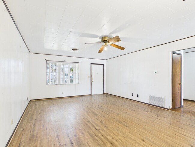 Building Photo - 126 Northwest Dr