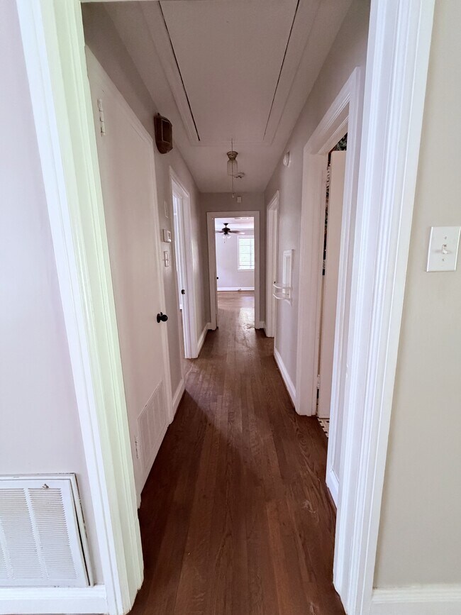 Building Photo - 13 Brookside Dr