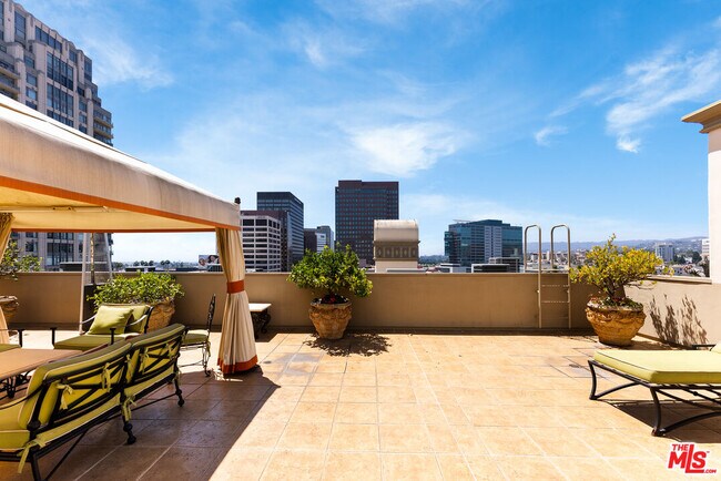 Building Photo - 10795 Wilshire Blvd