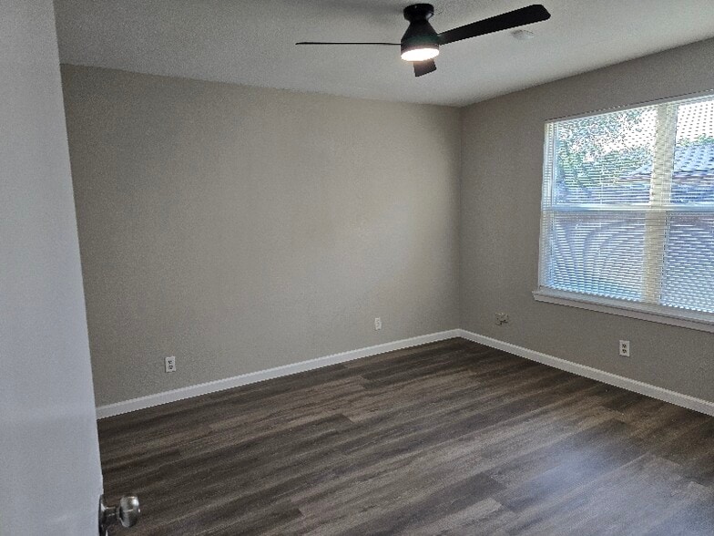 Building Photo - 4216 Malone Ave