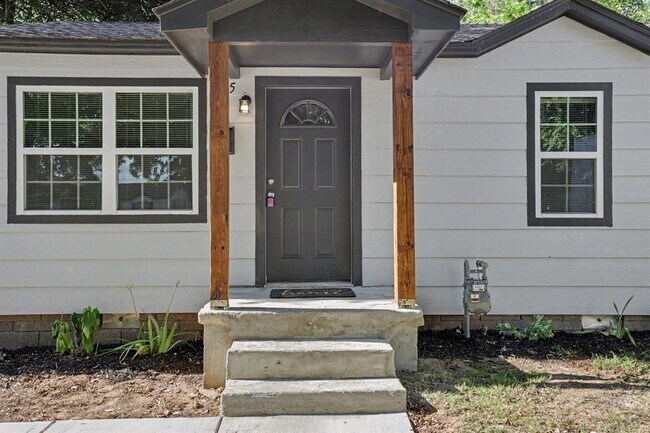 Building Photo - 7215 NW 43rd St