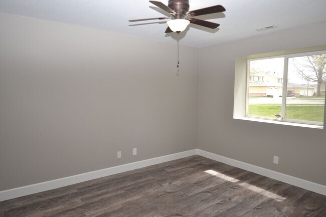 Building Photo - Beautiful 4 Bed 2.5 Bath Townhome in West Jordan!!!