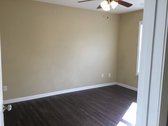 Building Photo - 378 Walden Ridge Ct