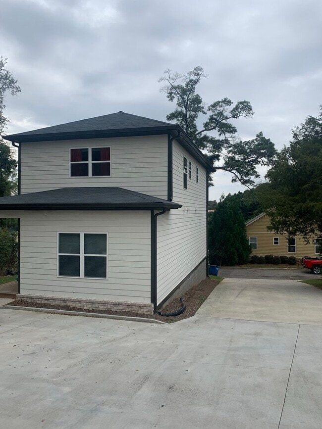 Building Photo - Fall 2026 Pre-Lease @ Marlin St.!