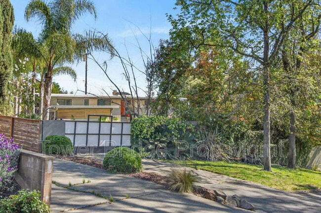 Building Photo - 3937 Orangewood Dr