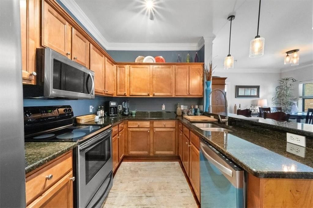 Building Photo - 2230 Cheshire Bridge Rd NE