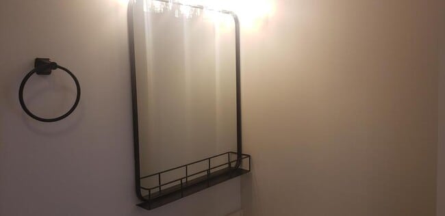 Building Photo - 453 Vineyard Ave