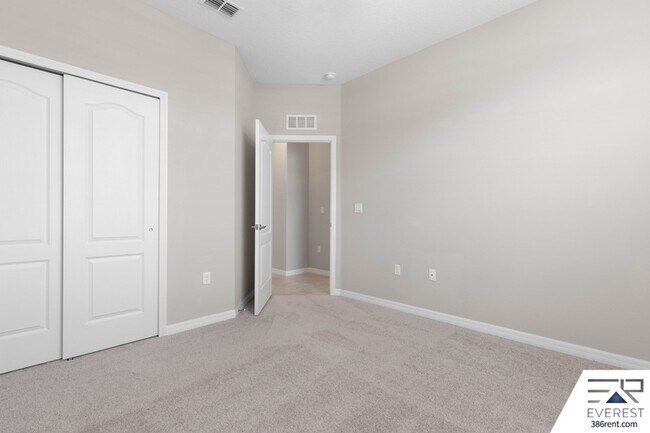 Building Photo - 12 Lysander Ln