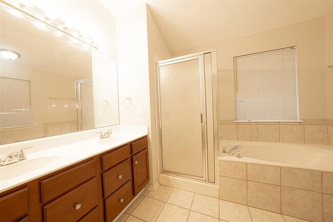Building Photo - 3803 Top Rock Ln
